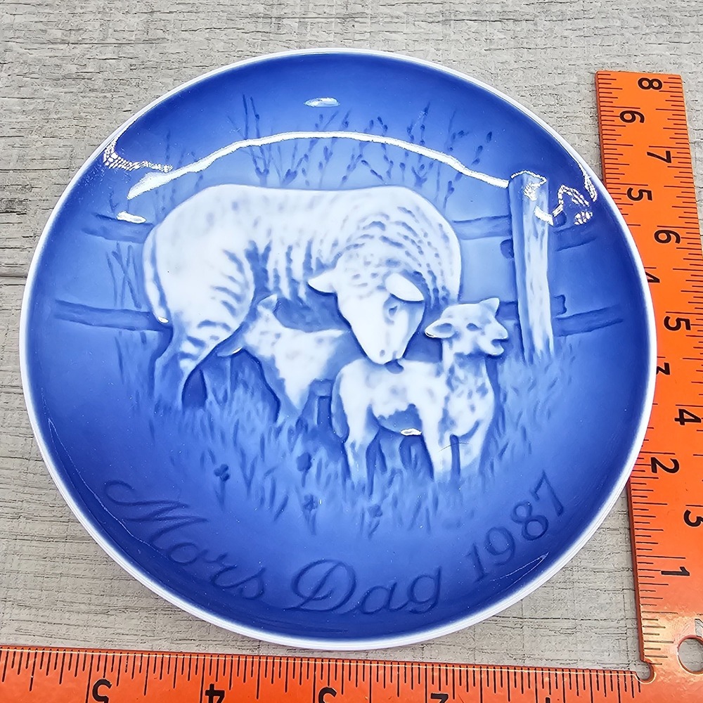 Bing & Grondahl B&G 1987 Sheep and Lambs 6" Mother's Day Plate